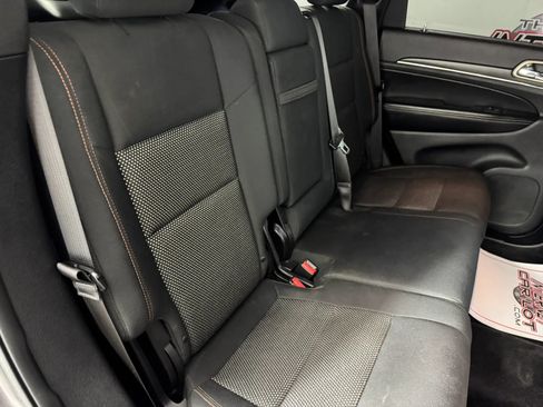 Used 2016 Jeep Grand Cherokee Laredo 75th Anniversary AWD/4WD image 39