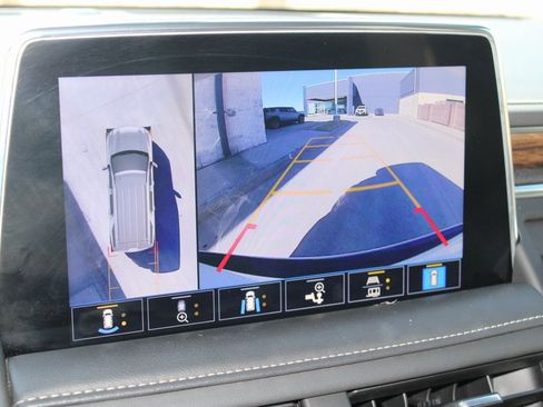 Used 2021 Chevrolet Tahoe Premier w/ Premium Package image 9