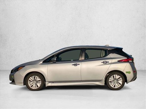 Used 2023 Nissan Leaf S image 9