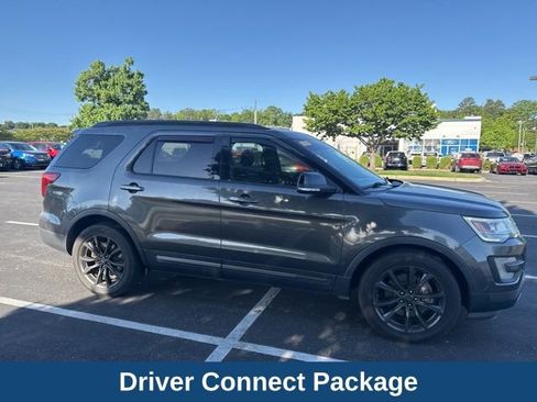 Used 2017 Ford Explorer XLT w/ Equipment Group 202A image 4