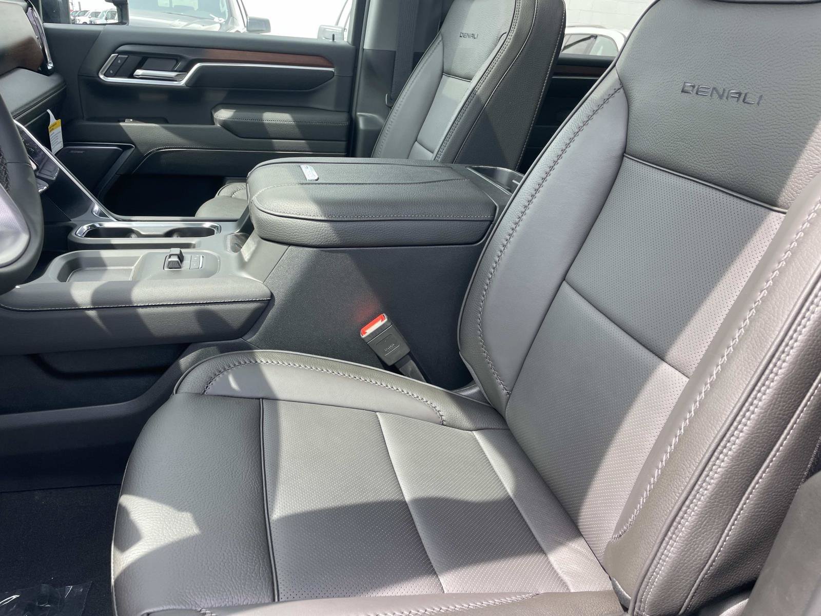 New 2026 GMC Sierra 2500 Denali w/ Denali Reserve Package AWD/4WD image 25