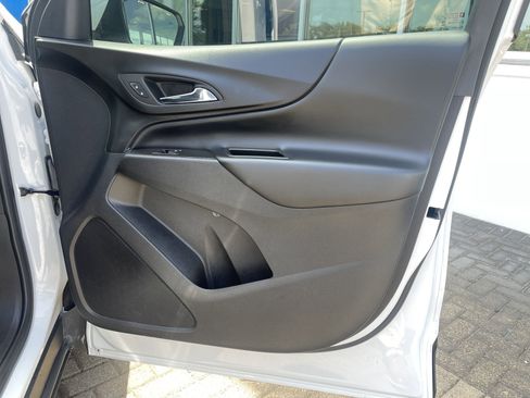 Used 2023 Chevrolet Equinox LT image 32