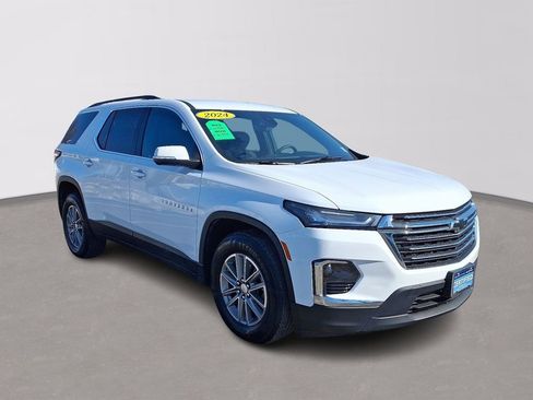 Certified 2024 Chevrolet Traverse LT w/ Rear Camera Mirror Package image 3