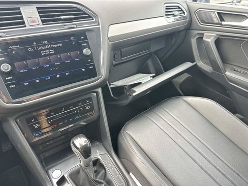 Used 2023 Volkswagen Tiguan SE AWD/4WD image 32