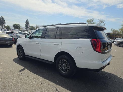 Used 2025 Ford Expedition Active RWD image 4