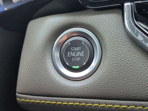 Used 2024 Chevrolet Colorado ZR2 w/ Technology Package AWD/4WD image 19