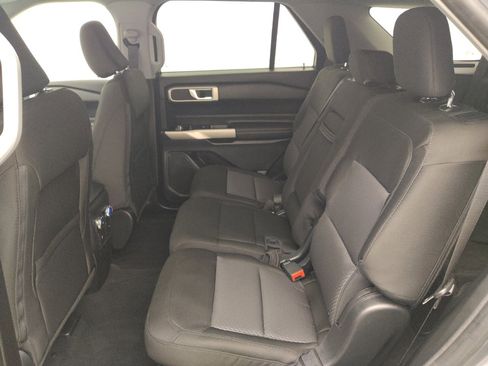 Used 2022 Ford Explorer XLT image 18