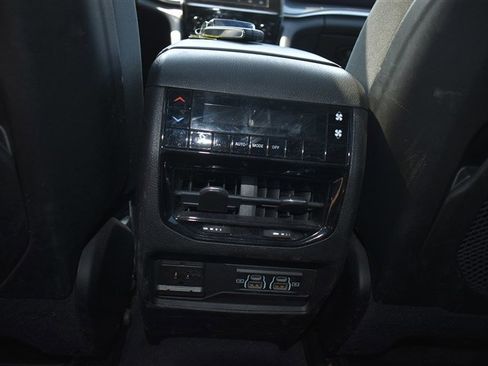 Used 2023 Jeep Grand Cherokee L Laredo image 25