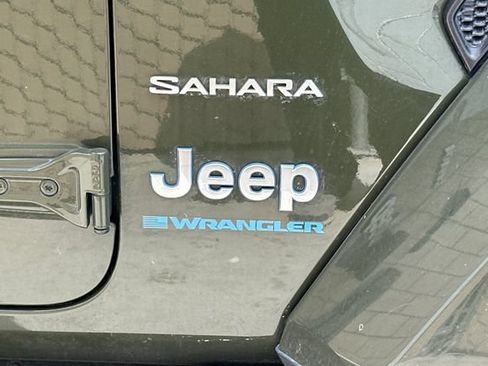 Used 2023 Jeep Wrangler Unlimited Sahara AWD/4WD image 9