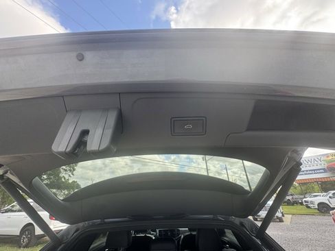 Used 2021 Volkswagen Atlas Cross Sport SE image 21