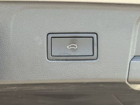 Used 2025 Volkswagen Atlas SE AWD/4WD image 27