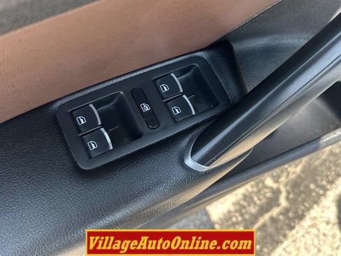 Used 2022 Volkswagen Passat 2.0T SE FWD image 11