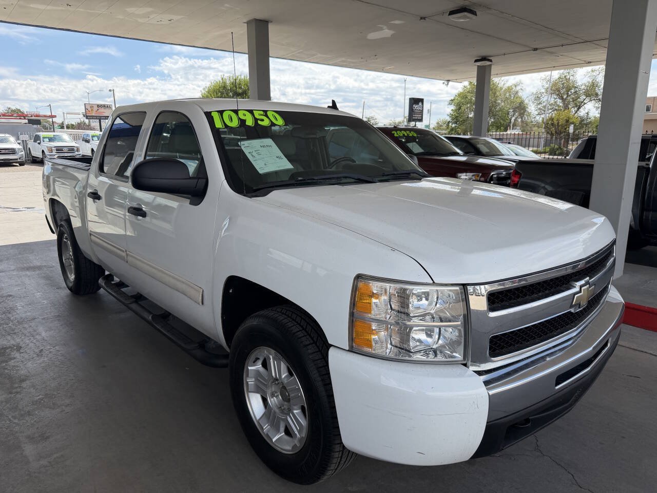 Used 2009 Chevrolet Silverado 1500 LT w/ Power Pack Plus AWD/4WD image 2