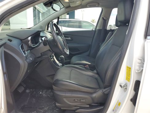 Used 2018 Chevrolet Trax LT w/ LT Convenience Package image 20