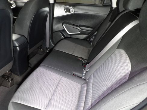 Used 2022 Kia Soul LX FWD image 9