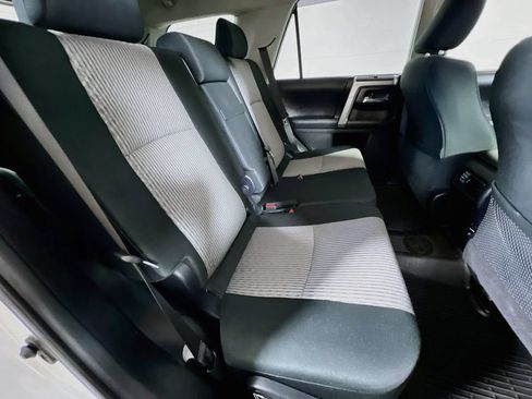 Certified 2018 Toyota 4Runner SR5 AWD/4WD image 23