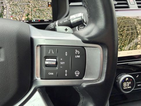 Used 2022 Land Rover Discovery S image 36