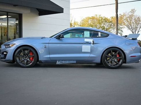 Used 2022 Ford Mustang Shelby GT500 w/ Carbon Fiber Track Pack RWD image 6