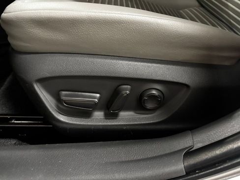 Used 2019 Toyota Camry SE image 16