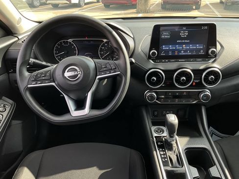 Used 2025 Nissan Sentra SV FWD image 9
