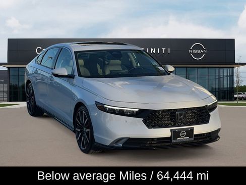 Used 2023 Honda Accord Touring image 3