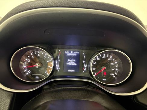Used 2019 Jeep Compass Latitude FWD image 21