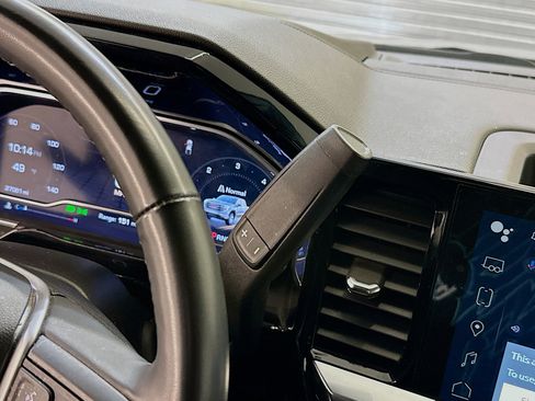 Used 2024 GMC Sierra 1500 Elevation image 25