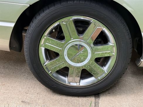 Used 2005 Ford Thunderbird RWD image 46