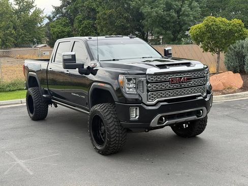 Used 2022 GMC Sierra 3500 Denali w/ Denali Black Diamond Edition AWD/4WD image 2