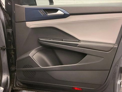 Used 2024 Volkswagen Taos SE image 23