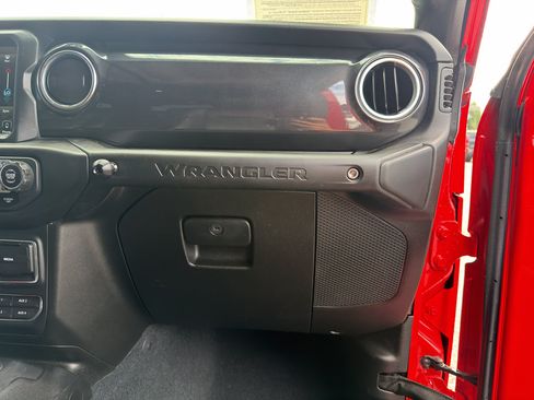 Used 2018 Jeep Wrangler Unlimited Rubicon AWD/4WD image 20