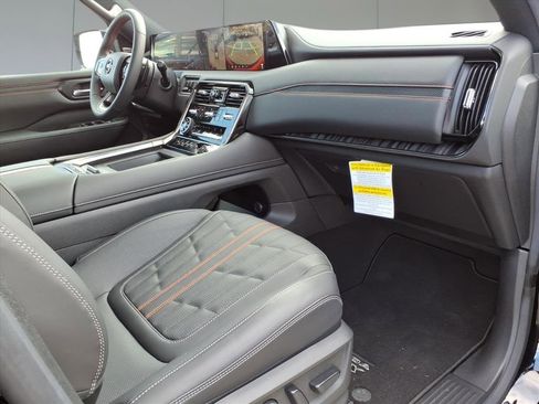 Used 2025 Nissan Armada PRO-4X w/ Pro-4X Premium Package image 8