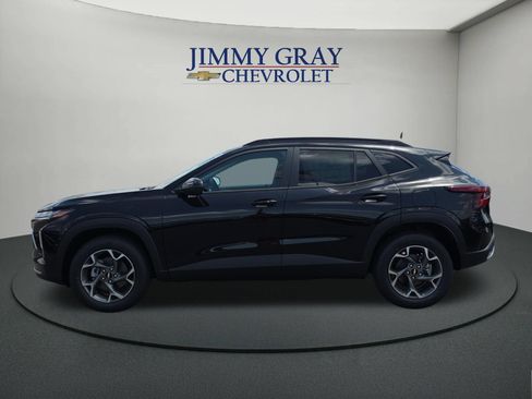 New 2026 Chevrolet Trax LT w/ LT Convenience Package FWD image 2