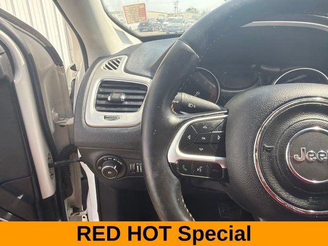 Used 2020 Jeep Compass Latitude w/ Cold Weather Group AWD/4WD image 17