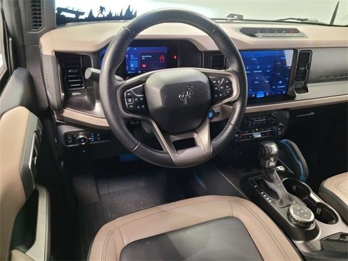 Used 2023 Ford Bronco Wildtrak image 12