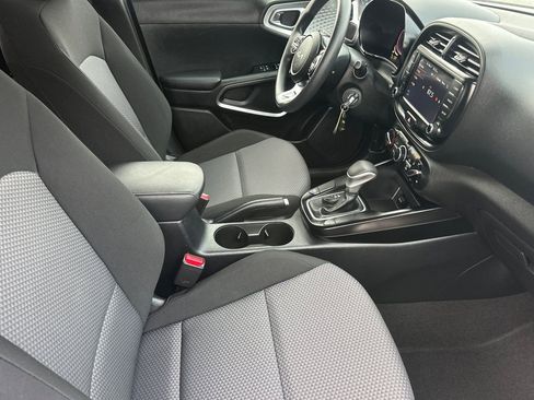 Used 2024 Kia Soul LX w/ Option Group 015 image 17