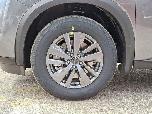 New 2025 Nissan Pathfinder S image 5