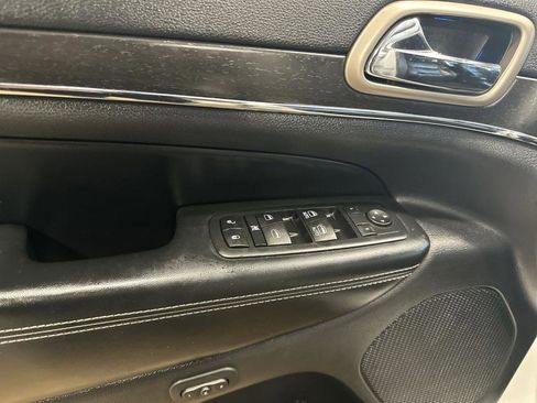 Used 2017 Jeep Grand Cherokee Limited w/ Luxury Group II AWD/4WD image 35