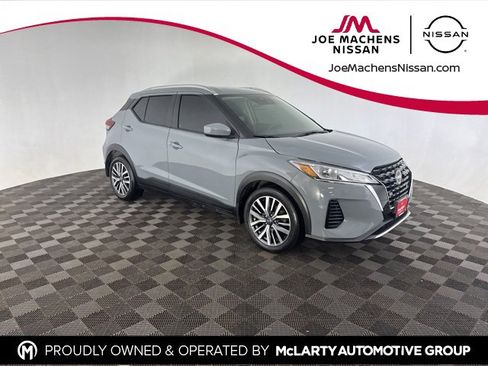 Used 2023 Nissan Kicks SV image 1