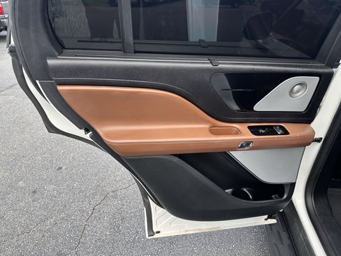 Used 2023 Lincoln Aviator Reserve w/ Equipment Group 201A AWD/4WD image 11