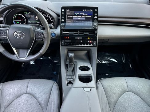 Used 2022 Toyota Avalon Limited image 28