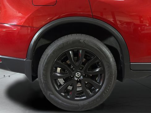 Used 2018 Nissan Rogue SV FWD image 35