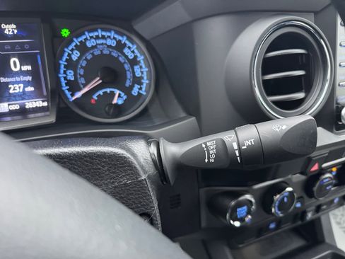 Used 2023 Toyota Tacoma TRD Sport image 17