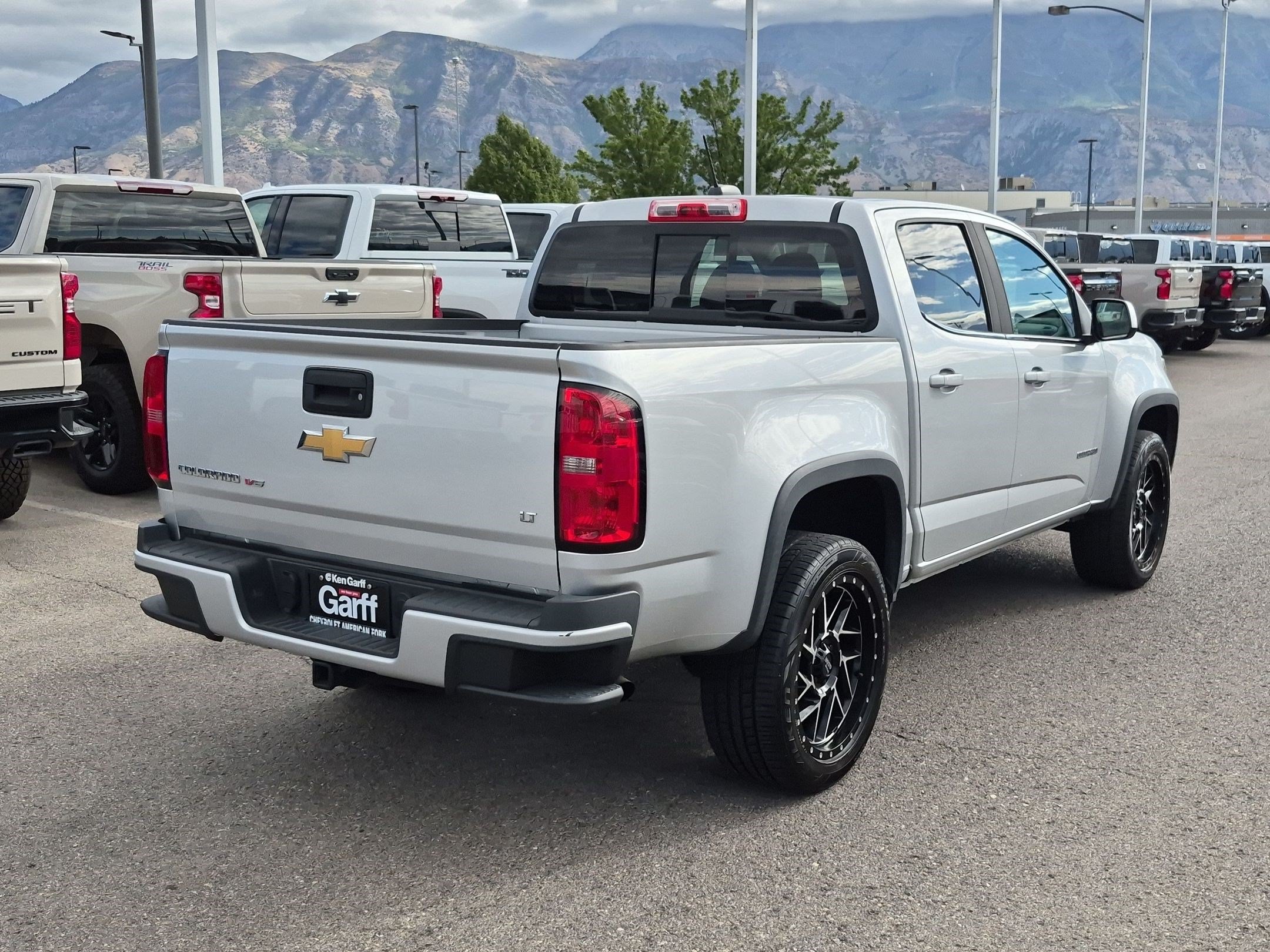 Used 2018 Chevrolet Colorado LT w/ LT Convenience Package RWD image 3