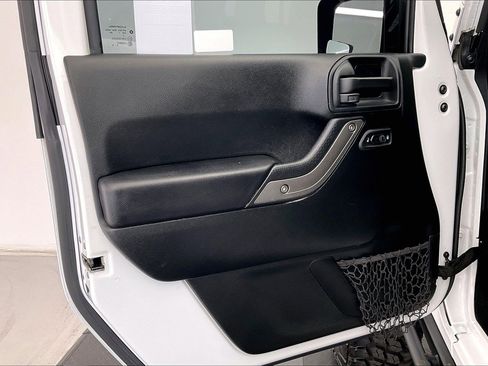 Used 2018 Jeep Wrangler Unlimited Sport S image 25