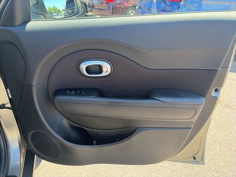 Used 2016 Kia Soul FWD image 25