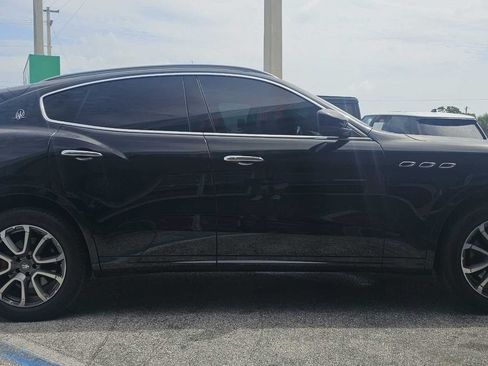 Used 2017 Maserati Levante w/ Luxury Package AWD/4WD image 28