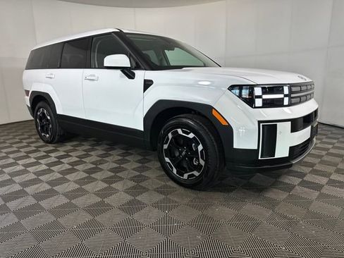 Used 2024 Hyundai Santa Fe SE image 2