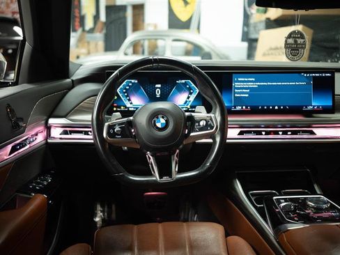 Used 2023 BMW 760i xDrive AWD/4WD image 19