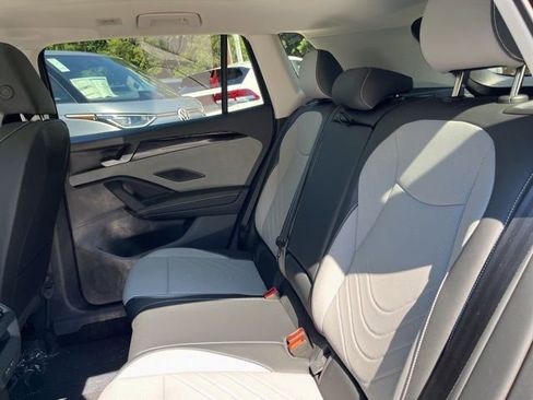 New 2025 Volkswagen Tiguan SE image 14